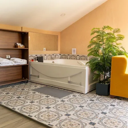House Garden Park Отель 2*